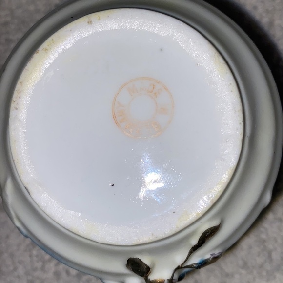 From a friend hold gilded cup -Germany porcelain - Picture 4 of 8